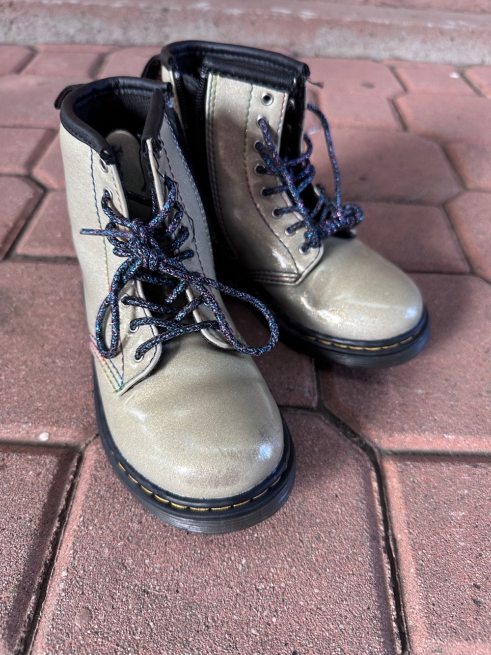 Dr Martens Air Cushion sole Metallic Silver Kids Lace-Up Ankle Boots with Black - Picture 4 of 6